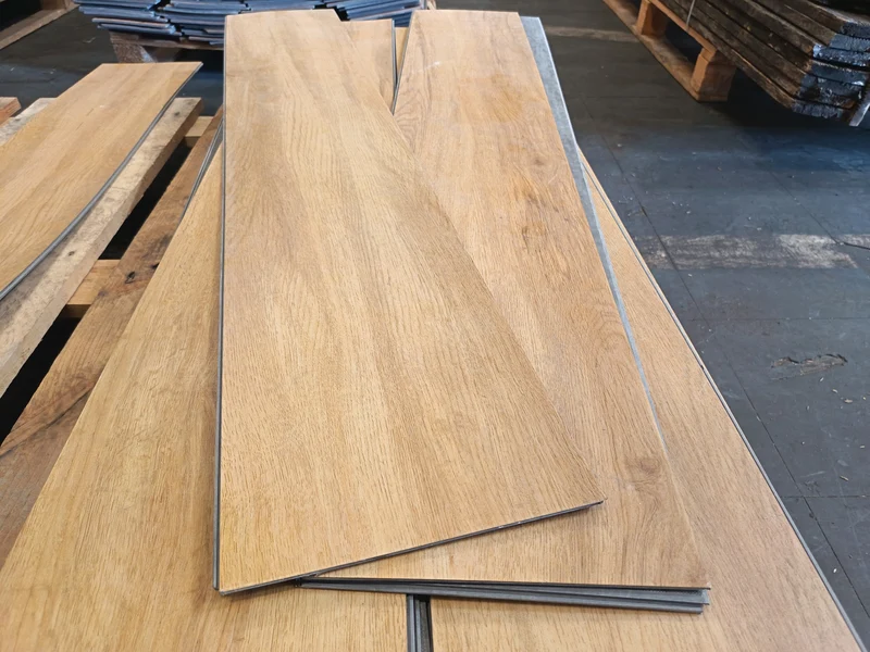 Dalle PVC clipsable décor chêne D - 1240 x 215 x 5 mm