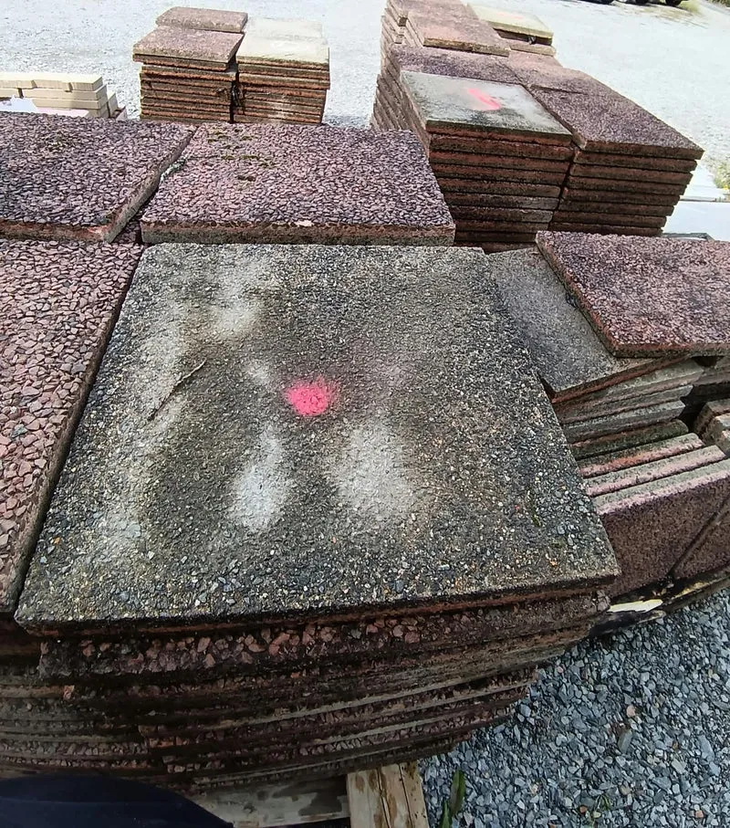 Dalle gravillonnée béton rose - 500 x 500 x 50 mm