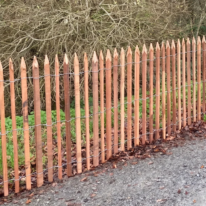 Ganivelle bois massif bois exotique rouge - hauteur 120 cm - L=5m - appointée (ecart 6/7 cm)