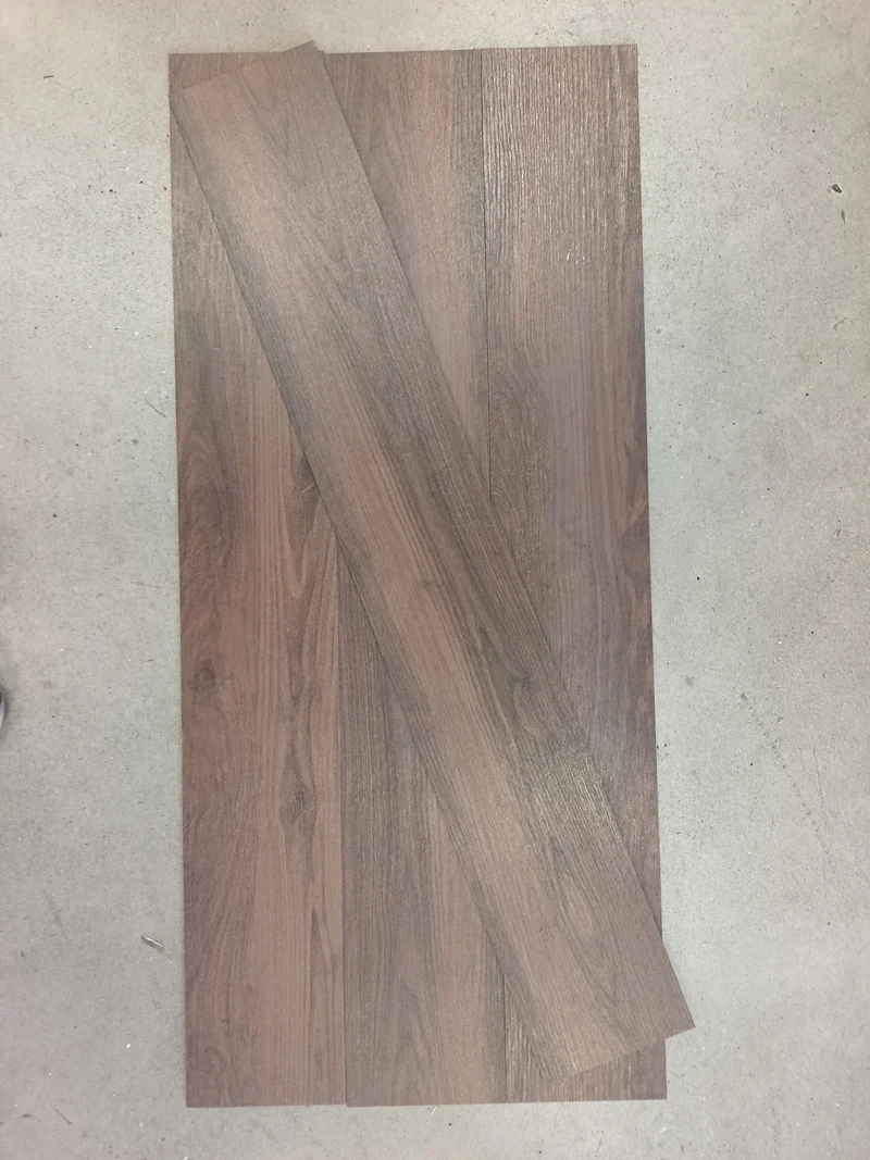 Dalle PVC marron - 1200 x 180 mm - à coller