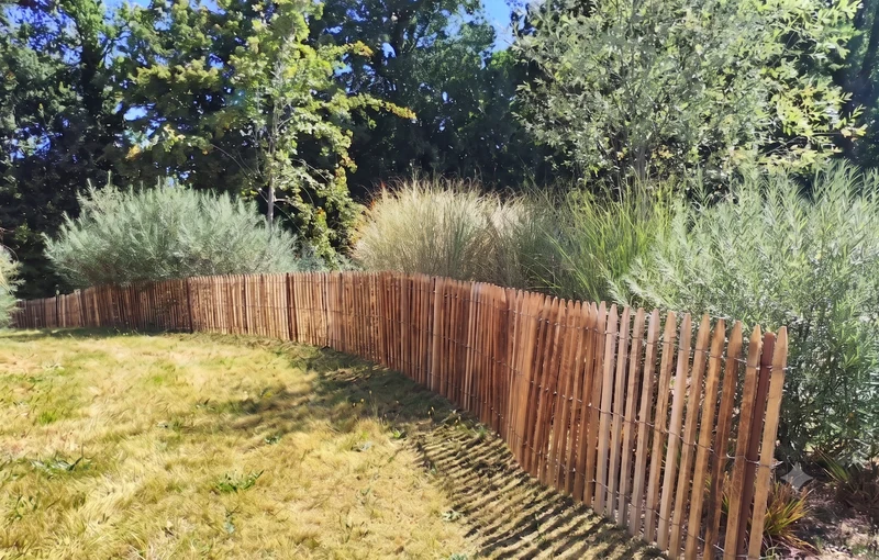 Ganivelle bois massif chêne calibré - hauteur 100 cm - L=5m - appointée (ecart 4/5 cm)