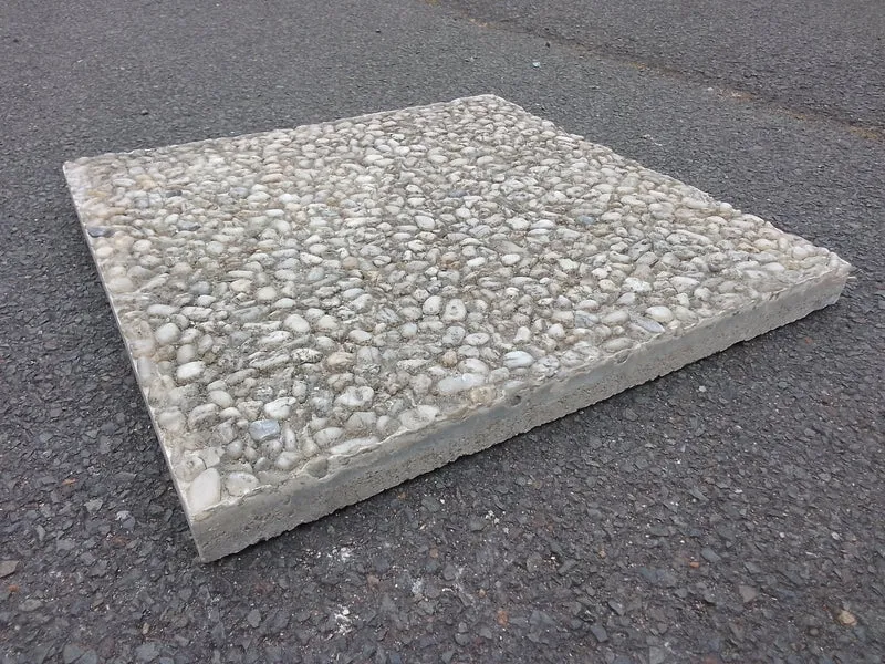 Dalle gravillonnée claire et grise (panachage) - 400 x 400 x 30 mm