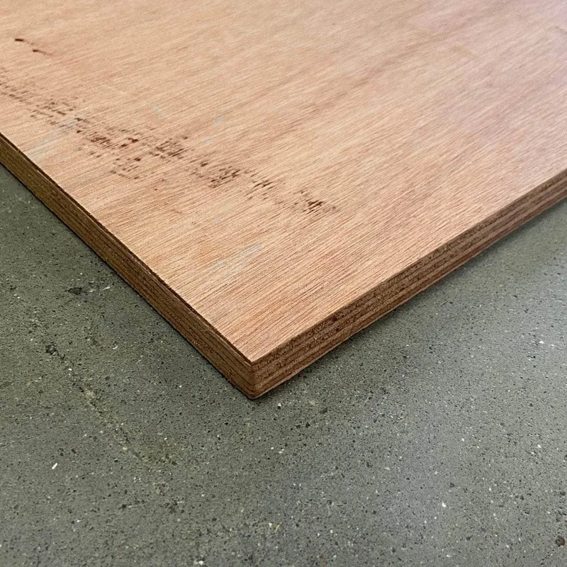 Contreplaqué okoumé XL - 3100 x 1530 x 10 mm (défaut d'aspect)