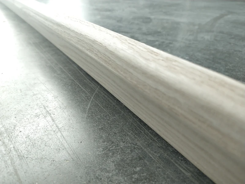 Plinthe électrique MDF plaqué chêne - 20x70 - L=2,23m