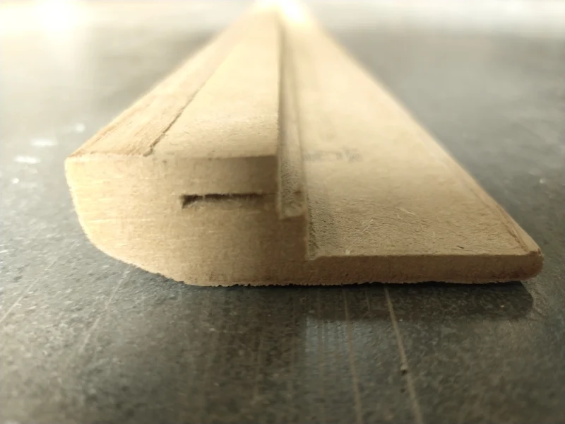 Plinthe électrique MDF plaqué chêne - 20x70 - L=2,23m