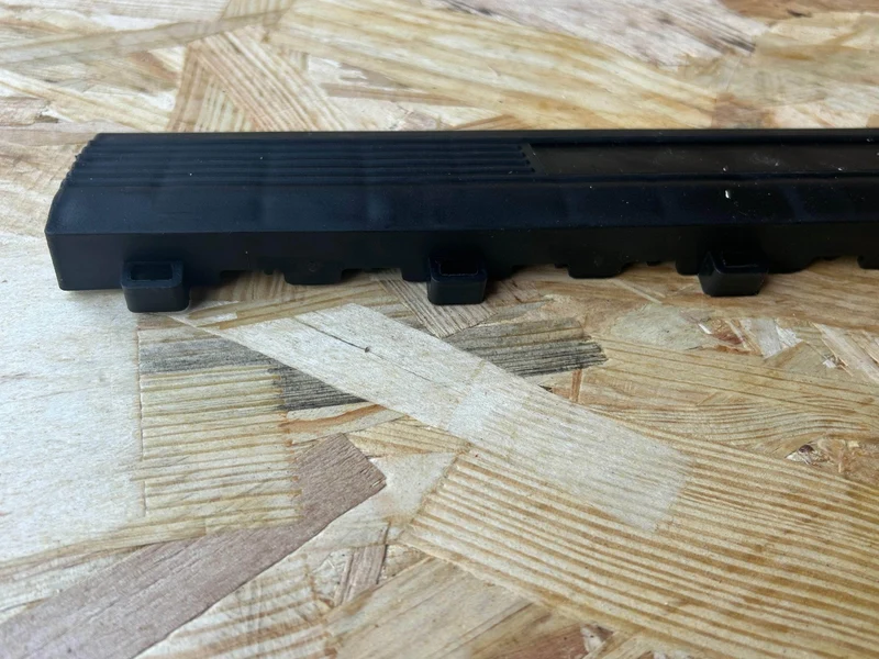 Bordure pour dalle de garage 400mm - femelle noir