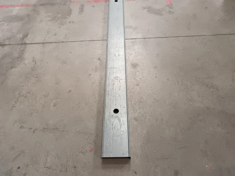 Montant acier galvanisé - 150x50 - L=3m (M150)