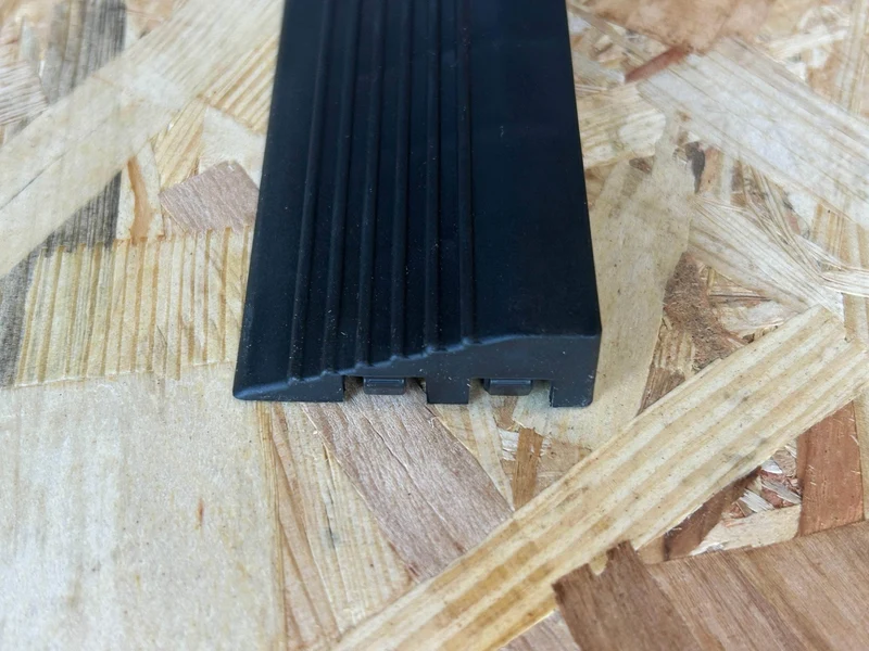 Bordure pour dalle de garage 400mm - mâle noir