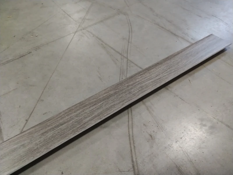 Plinthe SMF décor chêne solide taupe Seville 2500x59x17,4mm
