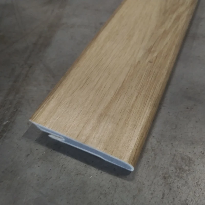 Plinthe SMF décor chêne naturel Colorado Oak 2500 x 59 x 17,4mm