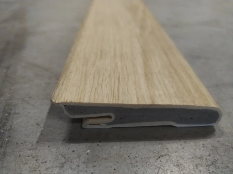 Plinthe SMF décor chêne naturel Colorado Oak 2500 x 59 x 17,4mm