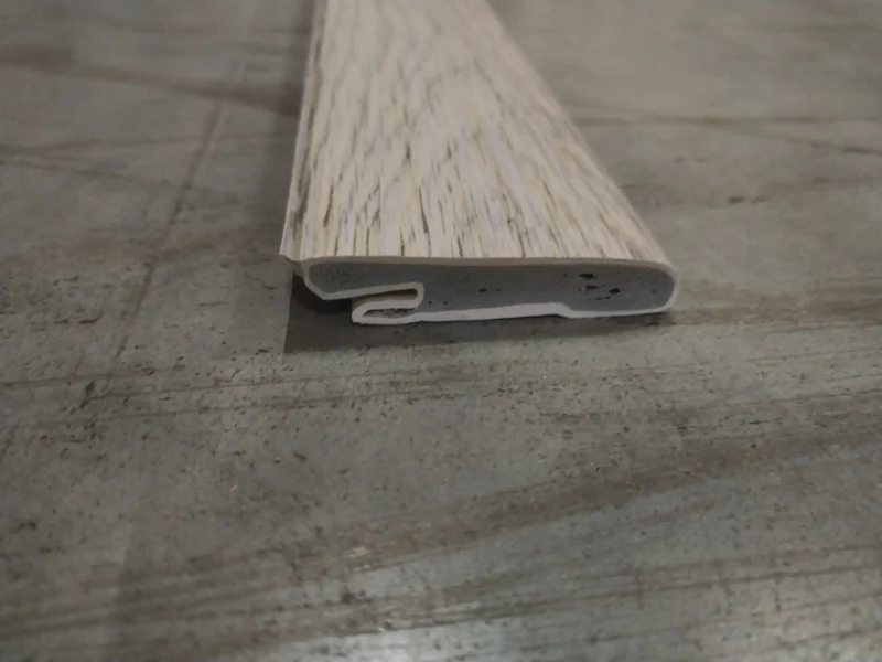 Plinthe SMF décor chêne beige-Lyon 2500x59x17,4mm