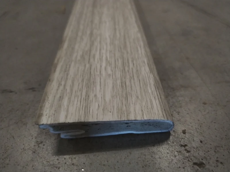 Plinthe SMF décor chêne Afrique-Le Cap 2500x59x17,4mm