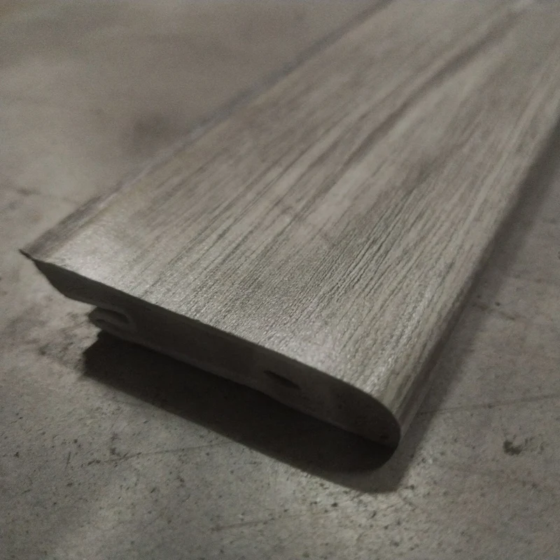 Plinthe SMF décor chêne gris clair 2500x59x17,4mm