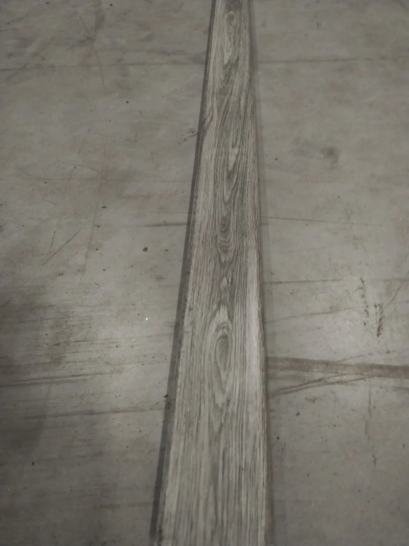 Plinthe SMF décor chêne gris 2500 x 59 x 17,4mm