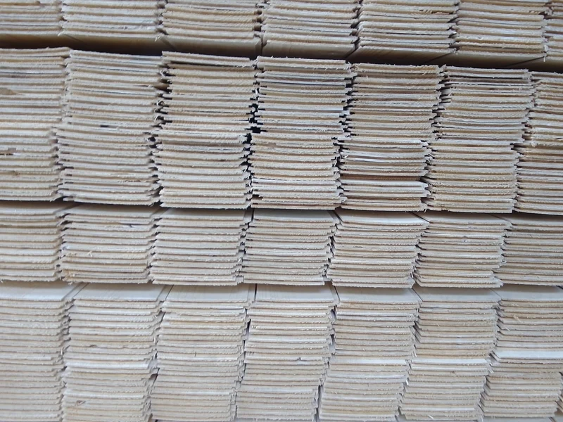 Lambris peint en blanc - brut de sciage - 9x105 - L=2,05m