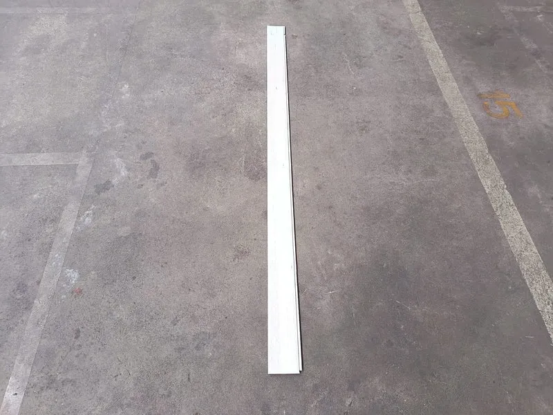Lambris peint en blanc - brossé - 13x135 - L=2,53m