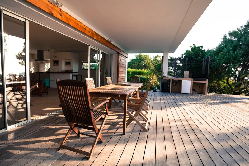 Gartenmöbelöl und Terrassenöl für Holzschutz und Pflege außen