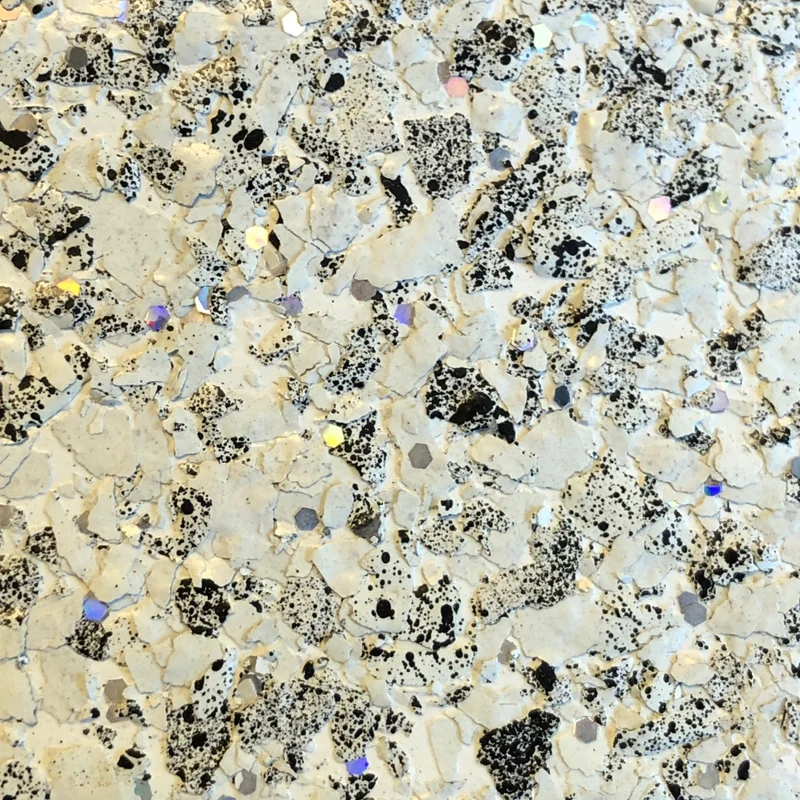 Paillettes peinture murale