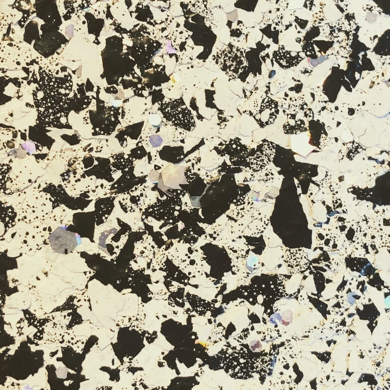 Paillettes peinture murale