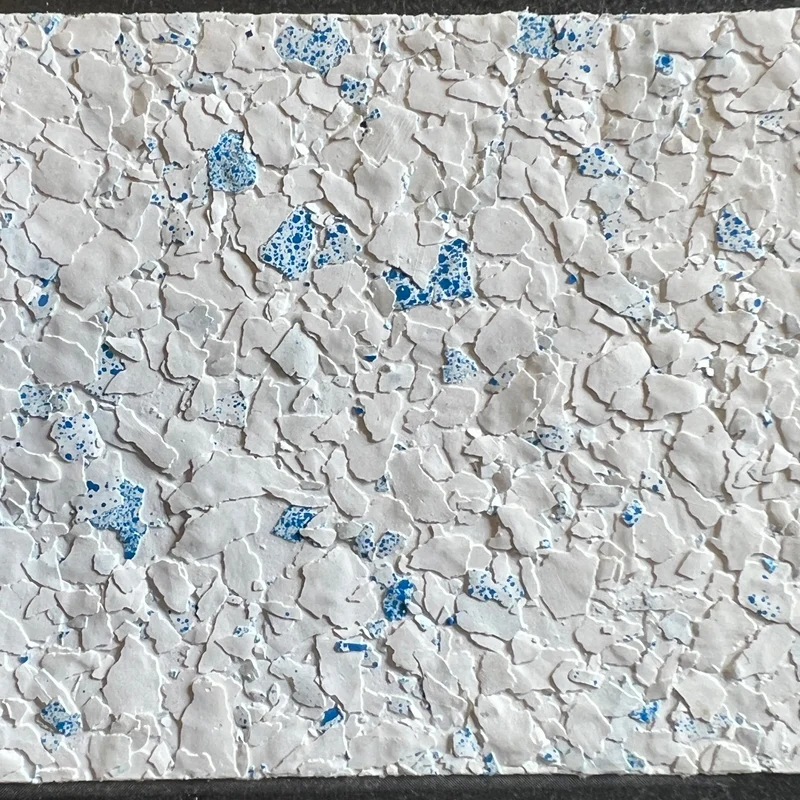 Paillettes peinture murale